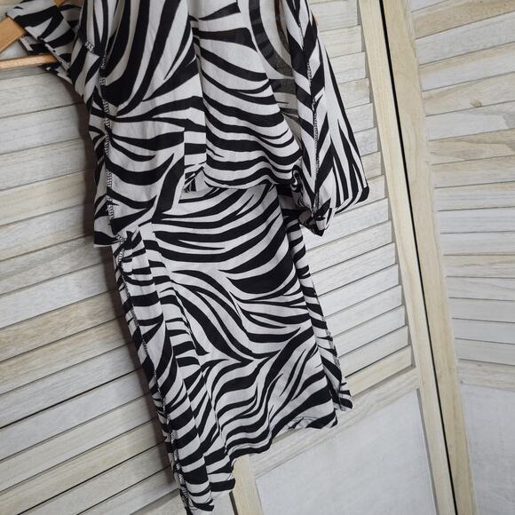 Chico's Women Sz 2 US L Black White Zebra Print Mesh Pleated Scoop Neck Tank Top - Picture 6 of 6